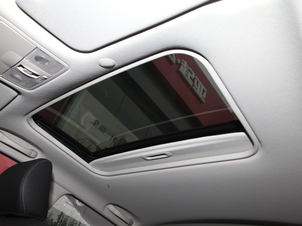 KIA KX1 Sunroof-7